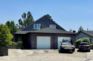 1740 SW 27th St, Redmond, OR 97756 - Photo 1