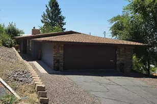 2032 Huron St, Klamath Falls, OR 97601 - Photo 1