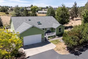 2165 SE Sagebrush Dr, Madras, OR 97741 - Photo 1