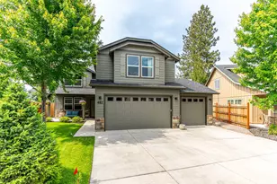 482 N Village Meadows Rd, Sisters, OR 97759 - Photo 1