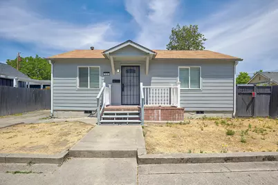 310 SW J Street, Grants Pass, OR 97526 - Photo 1