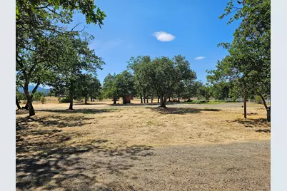 5068 Dodge Road, Central Point, OR 97502 - Photo 1