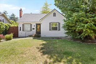 207 Vancouver Ave, Medford, OR 97504 - Photo 1