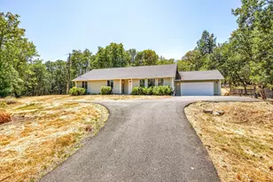 1090 Saratoga Way, Grants Pass, OR 97526 - Photo 1