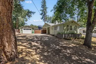 1950 SE Portola Dr, Grants Pass, OR 97526 - Photo 1