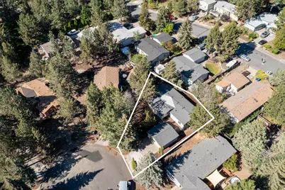 1033 SE Laurelwood Place, Bend, OR 97702 - Photo 1