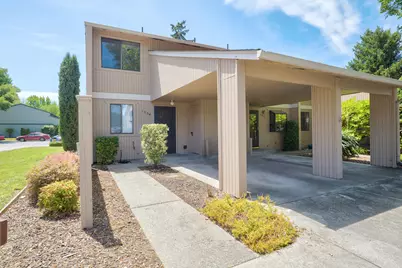 1034 SE Camelot Drive, Grants Pass, OR 97526 - Photo 1