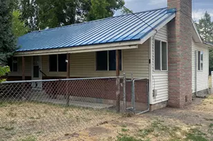 1445 Dayton St, Klamath Falls, OR 97603 - Photo 1