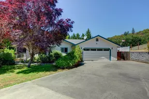 431 Robbins Ave, Rogue River, OR 97537 - Photo 1