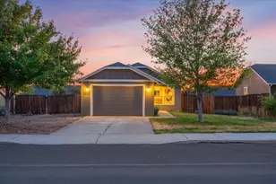 2527 NE 5th St, Redmond, OR 97756 - Photo 1