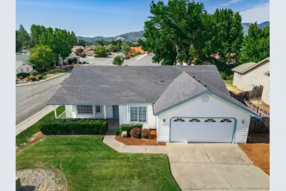 1450 Westview Drive, Grants Pass, OR 97527 - Photo 1