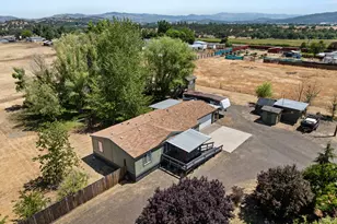 4633 Avenue E, White City, OR 97503 - Photo 1
