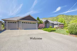 308 Crume Dr, Grants Pass, OR 97526 - Photo 1