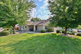 96 Mountain View Dr, Phoenix, OR 97535 - Photo 1