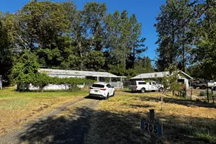 205 Madrone Ln, Shady Cove, OR 97539 - Photo 1