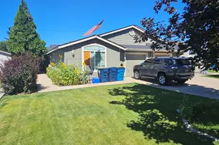 569 NE Negus Loop, Redmond, OR 97756 - Photo 1