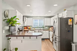 640 N Heights Dr, Eagle Point, OR 97524 - Photo 1