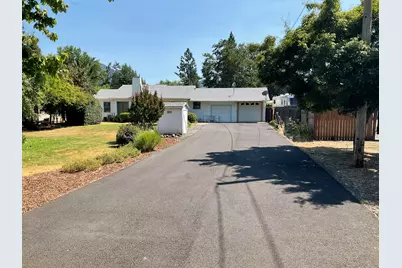 1275 E Park Street, Grants Pass, OR 97527 - Photo 1