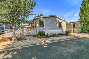 2552 Thorn Oak Dr, Medford, OR 97501 - Photo 1