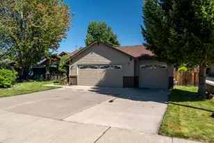 857 NW Poplar Ave, Redmond, OR 97756 - Photo 1