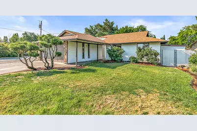 2762 E McAndrews Road, Medford, OR 97504 - Photo 1