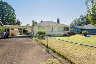 431 N 5th St, Central Point, OR 97502 - Photo 1