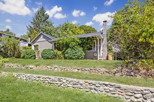 1128 NW Sunset Dr, Grants Pass, OR 97526 - Photo 1