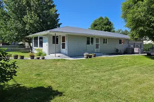 4514 Summers Ln, Klamath Falls, OR 97603 - Photo 1