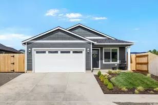 1010 Vick Ln, Medford, OR 97501 - Photo 1