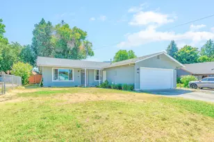 915 SE Fern St, Grants Pass, OR 97526 - Photo 1