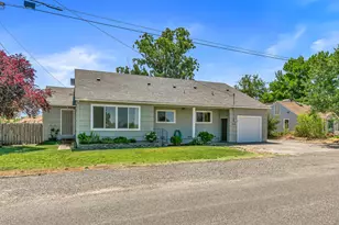 1215 Sweet Rd, Medford, OR 97501 - Photo 1