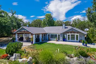 700 Rogue Wood Dr, White City, OR 97503 - Photo 1