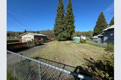 1807 Crescent Avenue, Klamath Falls, OR 97601 - Photo 1