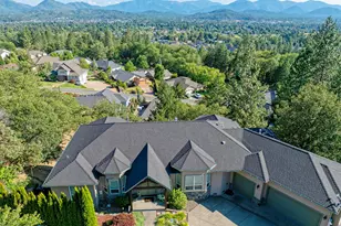 1893 NW Sunview Pl, Grants Pass, OR 97526 - Photo 1