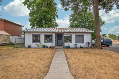 927 SW L Street, Grants Pass, OR 97526 - Photo 1