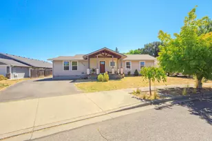 142 SW Jenn Way, Grants Pass, OR 97527 - Photo 1