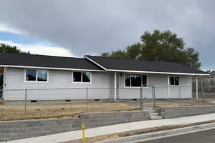 213 SW H St, Madras, OR 97741 - Photo 1