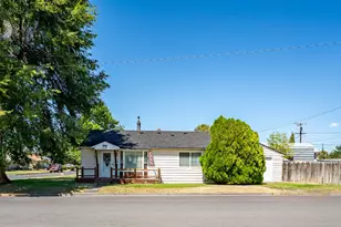 1245 SW Kalama Ave, Redmond, OR 97756 - Photo 1