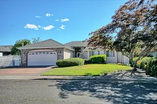 841 Brandon St, Central Point, OR 97502 - Photo 1