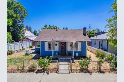 229 SW J Street, Grants Pass, OR 97526 - Photo 1