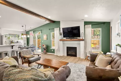 560 SE Gleneden Place, Bend, OR 97702 - Photo 1