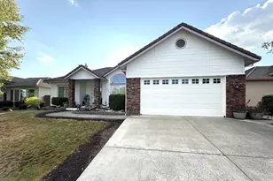 713 Eastridge Dr, Medford, OR 97504 - Photo 1