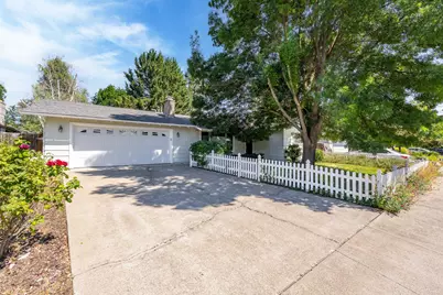 467 Bowmont Circle, Medford, OR 97504 - Photo 1