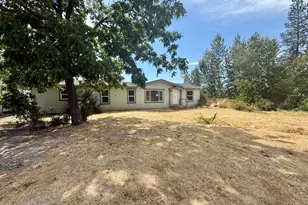 5250 Redwood Ave, Grants Pass, OR 97527 - Photo 1