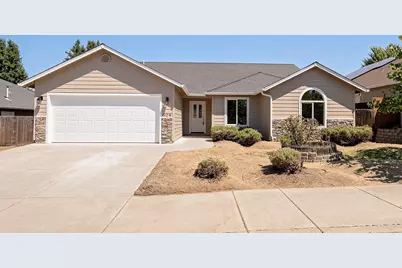 624 Sheffield Drive, Eagle Point, OR 97524 - Photo 1