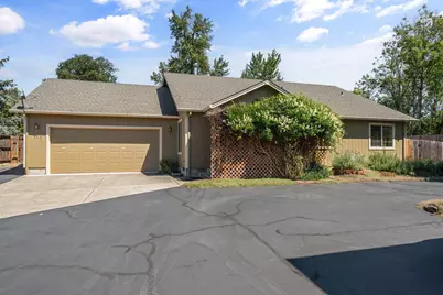 755 Hilldale Avenue, Medford, OR 97504 - Photo 1