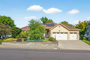 2923 Wilkshire Dr, Medford, OR 97504 - Photo 1