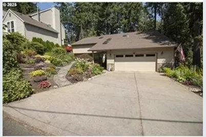 5032 SW Sw 39th Dr Drive, Portland, OR 97201 - Photo 1