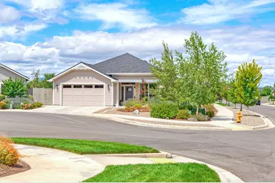 106 Connecticut Court, Medford, OR 97504 - Photo 1