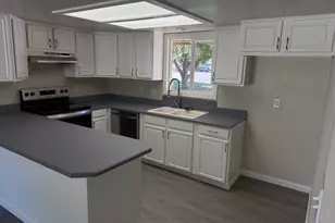 2660 Hawaiian Ave, Medford, OR 97504 - Photo 1